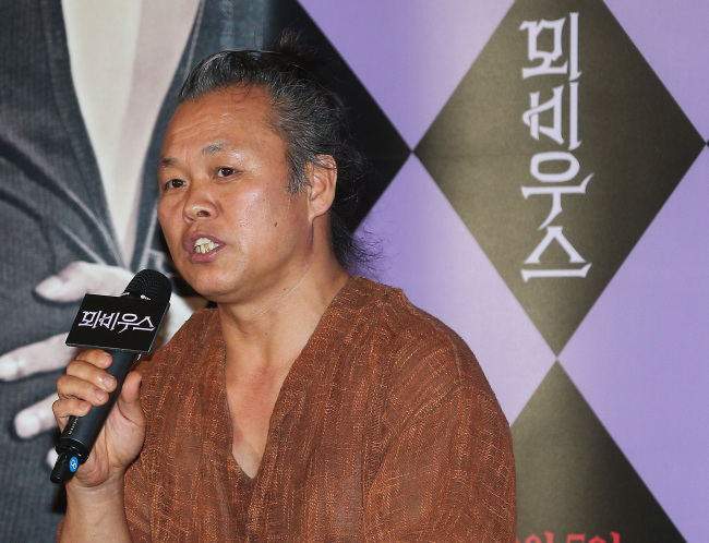 Director Kim Ki-duk speaks during a press conference promoting his latest work “Moebius” in Seoul on Friday.   Yonhap News