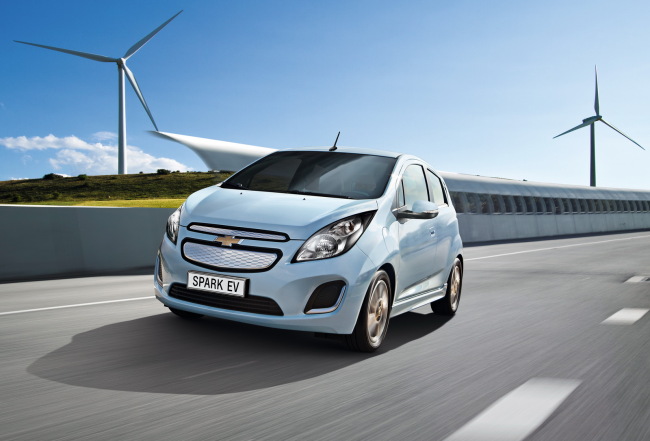 Chevrolet Spark EV ― Design: ★★★☆☆ / Interior: ★★★☆☆ / Engine: ★★★☆☆ / Fuel economy: ★★★★★ / Cost and A/S: ★★★☆☆