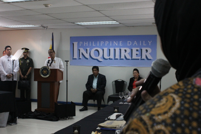 Philippine President Benigno Aquino III (at the podium) listens as Primastuti Handayani from the Jakarta Post asks a question during a dinner meeting with journalists of the Asia News Network at the office of Philippine Inquirer in Manila.   Konrad-Adenauer-Stiftung