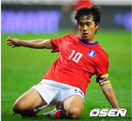 박주영(축구선수/아스날FC포워드)
프랑스 프로축구 생테티엔으로 이적설이 돌았던 박주영의 이적이 불발됐다.
