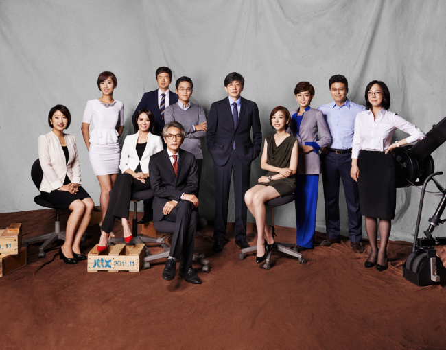 손석희(방송인/전아나운서/JTBC보도담당사장)
손석희 JTBC 보도 담당 사장이 다시 앵커석에 앉는다.