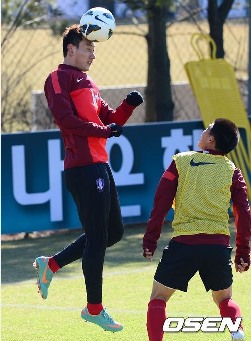 지동원(축구선수/선덜랜드AFC포워드)
잉글랜드 프리미어리그 선덜랜드에서 활약하고 있는 지동원(22)이 독일 분데스리가 함부르크로 전격 이적할 것이란 보도가 나왔다.