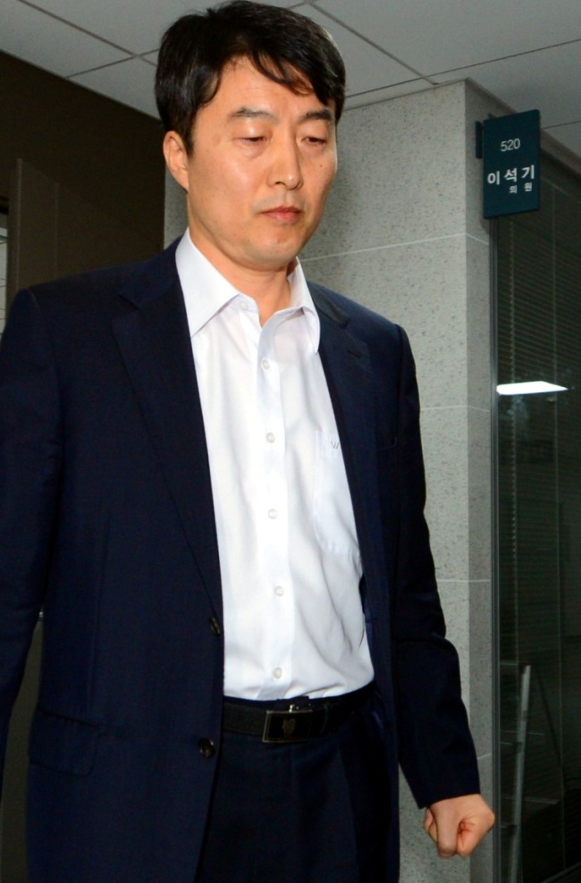 이석기(국회의원/통합진보당국회의원)
내란음모 혐의를 받고 있는 통합진보당 소속 이석기 의원이 한 비밀 모임에서 북한의 총공격 명령이 떨어지면 속도전으로 대응해야 한다고 발언한 것으로 밝혀졌다.
