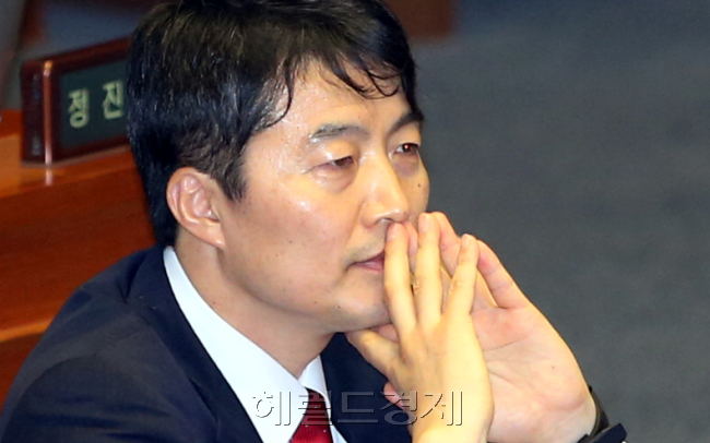 이석기(국회의원/통합진보당국회의원)
내란음모 혐의를 받고 있는 통합진보당 이석기 의원에 대한 체포동의안이 이르면 오늘(3일) 표결이 진행될 것으로 예상되고 있다.
　