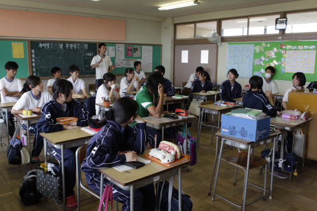 High school students attend a class at a North Korean school in Toyohashi near Nagoya, central Japan.   AP-Yonhap News