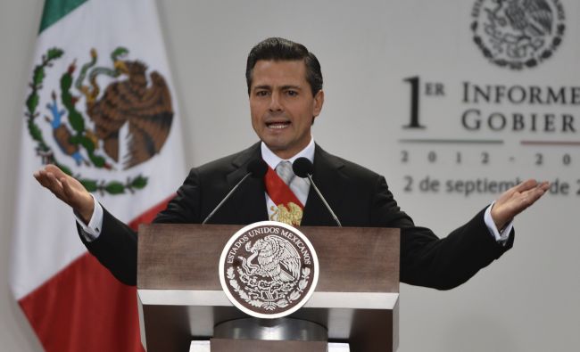 엔리케페나니에토(EnriquePenaNieto/정치인/멕시코대통령)
Mexican President Enrique Pena Nieto presents his annual report to the nation at his presidential residence of Los Pinos in Mexico City on Monday.   AFP-Yonhap News