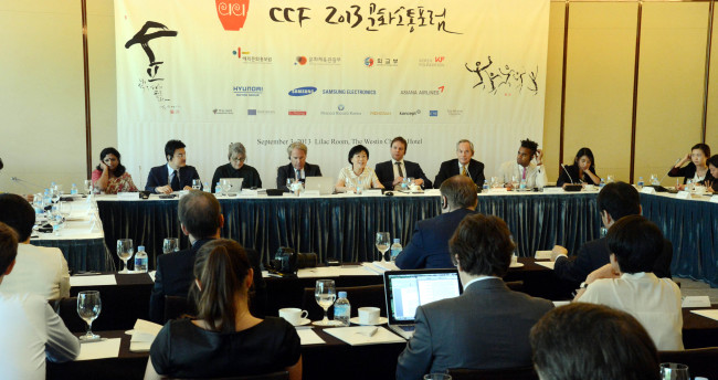 International guests speak at the fourth annual Culture Communication Forum panel discussion, hosted by the Corea Image Communication Institute, on Tuesday at the Westin Chosun hotel in Seoul.   Chung Hee-cho/The Korea Herald