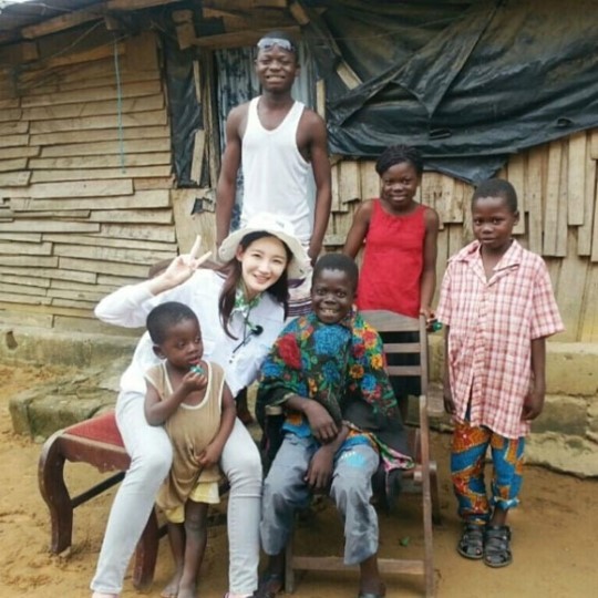강민경(가수/탤런트/다비치)
다비치의 강민경이 아프리카 봉사활동 사진을 공개했다.