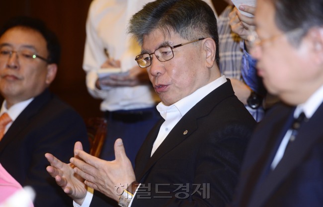 김중수 한국은행총재가 4일 오전 서울 소공동 한국은행 본점에서 중소기업CEO간담회를 개최하고 모두발언을 하고 있다. 박해묵 기자/mook@heraldcorp.com