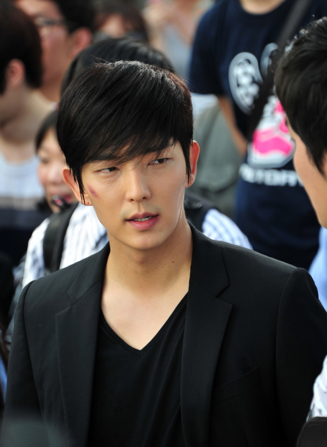 이준기(영화배우/탤런트)
삶의 의욕이 강할 때와 약해졌을 때를 둘 다 경험해 본 사람이라면 같은 상황이라도 그 차이가 얼마나 큰지를 잘 알 것이다.