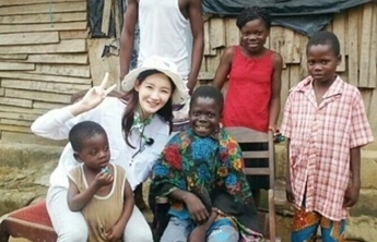 강민경(가수/탤런트/다비치)
다비치의 강민경이 아프리카 봉사활동 사진을 공개했다.