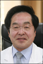 이근(의사/교수/가천의대길병원병원장/가천대학교인천캠퍼스의학전문대학원교수)
가천대 길병원 신임 병원장에 이근 원장이 취임한다. 신임 이근 병원장은 철원길병원장을 거쳐 서해권역응급의료센터 소장, 진료부원장, 기획부원장, 총괄부원장 등을 역임한 바 있다.