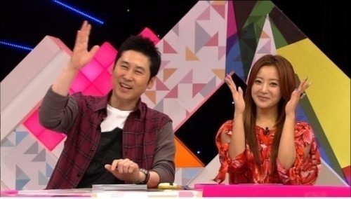 신동엽(MC/개그맨),김희선(탤런트/영화배우)
시청률 조사기관 닐슨 코리아에 따르면 3일 방송된 SBS 예능 프로그램 ‘화신’은 3.8%의 전국시청률을 기록했다. 전주 방송분보다 0.7% 포인트 하락한 수치로, 2주 연속 자체최저시청률의 경신이다.