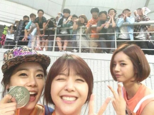소진(박소진/가수/걸스데이),민아(방민아/가수/걸스데이),혜리(이혜리/가수/탤런트/걸스데이)
걸스데이 민아가 ‘아이돌 육상 양궁 풋살 선수권대회(이하 ’아육대‘)’에서 받은 메달을 자랑해 화제다.
