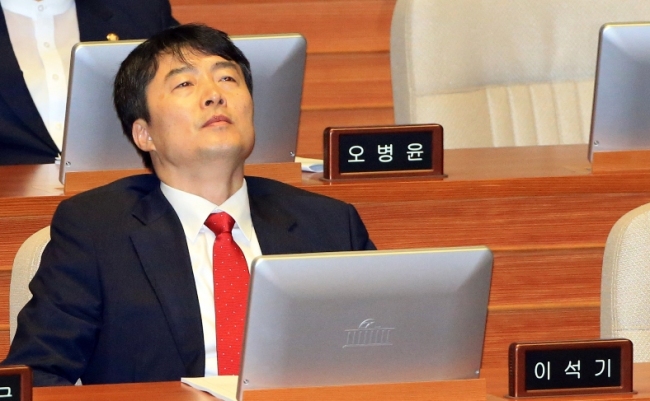 이석기(국회의원/통합진보당국회의원)
국회는 4일 내란음모 혐의를 받고 있는 통합진보당 이석기 의원에 대한 체포동의안을 가결했다.