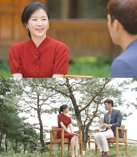 이영애(영화배우/탤런트)
4일 방송된 SBS 예능프로그램 ‘한밤의 TV연예’에서는 이영애가 출연 “오랜만인 것 같아서 떨린다”며 소감을 전했다.