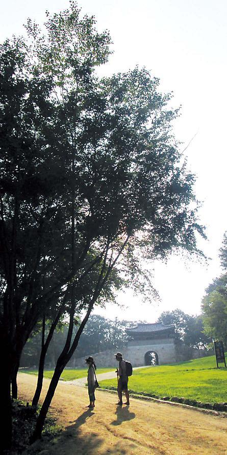 Third Gate, Joryeonggwan, of the Mungyeongsaejae trail in North
Gyeongsang Province (Bae Ji-sook/The Korea Herald)