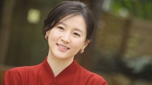 이영애(영화배우/탤런트)
4일 방송된 SBS 예능프로그램 ‘한밤의 TV연예’에서는 이영애가 출연 “오랜만인 것 같아서 떨린다”며 소감을 전했다.