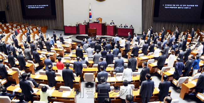 10월 국회 국정감사는 볼 것도 없이 부실 국감이 예상된다. 여야는 서해 북방한계선(NLL) 논란, 국정원 대선개입 의혹 국정조사, 이석기 내란음모 사태까지 이념 다툼으로 등을 돌린 채 정기국회 일정조차도 제대로 잡지 못하고 있다.