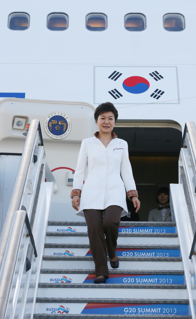 박근혜(대통령/대한민국대통령)
President Park Geun-hye said South Korea is prepared to help North Korea rebuild its tattered infrastructure and join international organizations if the isolated communist nation makes progress in ending its nuclear programs and enough trust is built with Seoul.