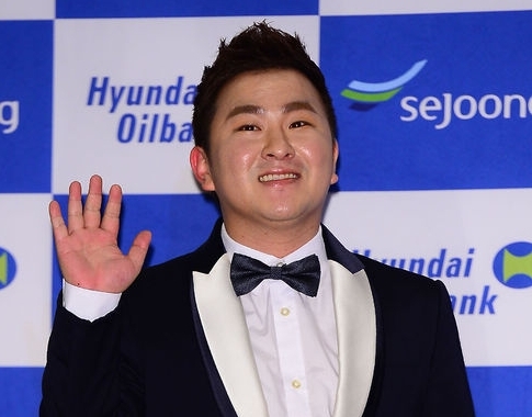 허각(가수)
5일 허각은 자신의 팬카페에 “오늘 여러분께 깜짝 놀랄만한 소식 하나 전하려고 합니다. 드디어 저 결혼합니다. 10월 3일! 정확히 28일 남았네요”라고 글을 남겼다.