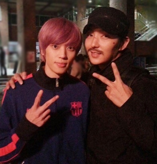 니엘(안다니엘/Niel/가수/틴탑),이준기(영화배우/탤런트)
그룹 틴탑 니엘과 배우 이준기의 다정한 사진이 화제를 모으고 있다.