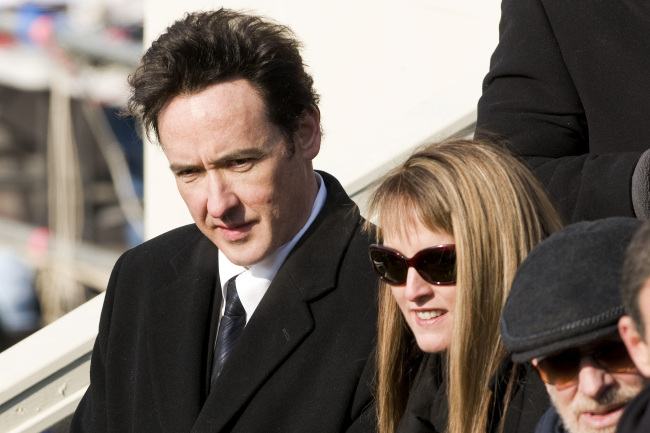 존쿠삭(JohnCusack/영화배우)
LOS ANGELES (AFP) ― A 45-year-old woman was charged Thursday with stalking U.S. actor John Cusack, whom she allegedly pestered with text, Twitter and other messages for the last three years, prosecutors said.