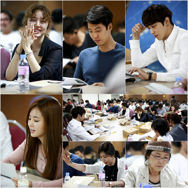 이동건(탤런트/가수),윤은혜(탤런트/영화배우),정용화(가수/탤런트/CNBLUE),한채아(영화배우/탤런트)
윤은혜 이동건을 비롯해 고두심 최명길 등 중견연기자와 정용화 한채아까지 합세한 KBS의 새 월화드라마 ‘미래의 선택’의 첫 대본 리딩 현장이 공개됐다.