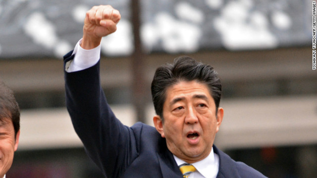 아베신조(AbeShinzo/정치인/일본총리)
일본 후쿠시마 제1원전에서 유출된 방사능 오염수가 원전 주변 항만 안에서 완전 차단되고 있다는 아베 신조 총리<사진>의 ‘확언’이 일본 내부에서도 논란을 일으키고 있다.