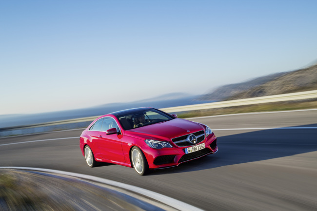 메르세데스 벤츠 코리아는 THE New E-Class 라인업에 새롭게 추가된 Coupe와 Cabriolet모델을 국내 공식 출시해 9일 강남대로 전시장에서 선보이고 있다.