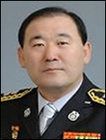 류해운(소방공무원/중앙소방학교학교장)
중앙소방학교(학교장 류해운ㆍ사진)는 9~10일 이틀간 부산시 아르피나 유스호스텔에서 소방방재청, 중앙소방학교, 지방소방학교(8개), 소방교육대(2개) 관계자 등이 참석한 가운데 ‘소방교육훈련 발전’세미나를 개최한다. 이번 세미나에서는 소방교육훈련의 중장기 발전방안, 중앙ㆍ지방소방학교 간 역할분담 방안, 권역별 소방학교 운영상의 문제점 및 개선방안, 상반기 교육훈련과정 성과분석 및 우수사례 등에 대해 발표와 토론으로 진행된다.