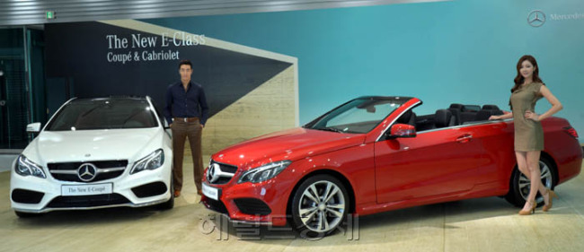 메르세데스 벤츠 코리아는 THE New E-Class 라인업에 새롭게 추가된 Coupe와 Cabriolet모델을 국내 공식 출시해 9일 강남대로 전시장에서 선보이고 있다.