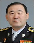 류해운(소방공무원/중앙소방학교학교장)
중앙소방학교(학교장 류해운ㆍ사진)는 9~10일 이틀간 부산시 아르피나 유스호스텔에서 소방방재청, 중앙소방학교, 지방소방학교(8개), 소방교육대(2개) 관계자 등이 참석한 가운데 ‘소방교육훈련 발전’세미나를 개최한다. 이번 세미나에서는 소방교육훈련의 중장기 발전방안, 중앙ㆍ지방소방학교 간 역할분담 방안, 권역별 소방학교 운영상의 문제점 및 개선방안, 상반기 교육훈련과정 성과분석 및 우수사례 등에 대해 발표와 토론으로 진행된다.