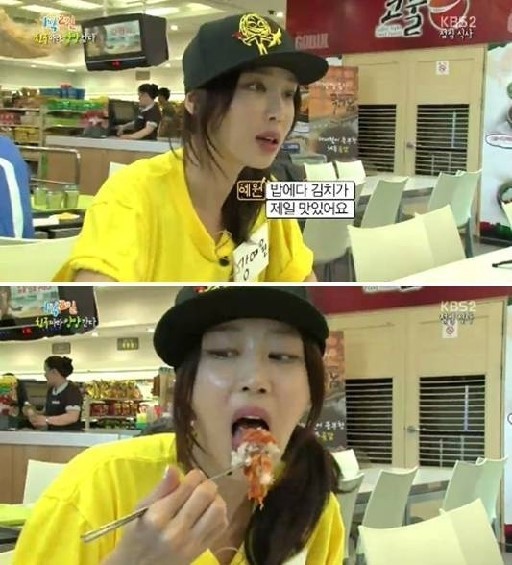강예원(영화배우)
강예원은 차태현을 만나기위해 민낯으로 등장하거나, 밥과 김치만 제공되는 상황에서도 불평 없이 맛있게 식사했다. 특히 그는 “밥이랑 김치가 최고다. 지금 체면을 차릴 때가 아니다”며 밥에 김치를 얹어 폭풍 흡입하는 모습으로 보는 이들의 눈길을 끌었다.