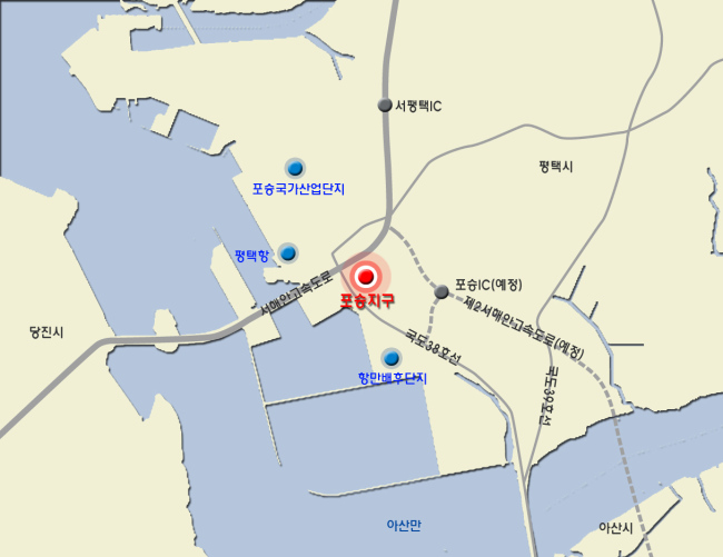 황해경제자유구역 내 선도사업으로 추진 중인 포승지구<위치도>의 개발계획 변경(안)이 산업통상자원부의 승인을 받아 지난 3일 사업인정 고시됨에 따라 사업시행자인 경기도시공사와 평택도시공사는 현재 진행중인 보상물건 기본조사를 최대한 앞당겨 보상계획공고를 내고, 보상금 지급을 위한 감정평가 등 후속절차에 나섰다.