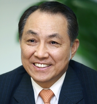 강덕수(기업인/STX그룹회장)
STX Group chairman Kang Duk-soo will resign as CEO of the conglomerate’s shipbuilding unit, which has been suffering from a liquidity shortage caused by the global economic slowdown, company officials said on Monday.
