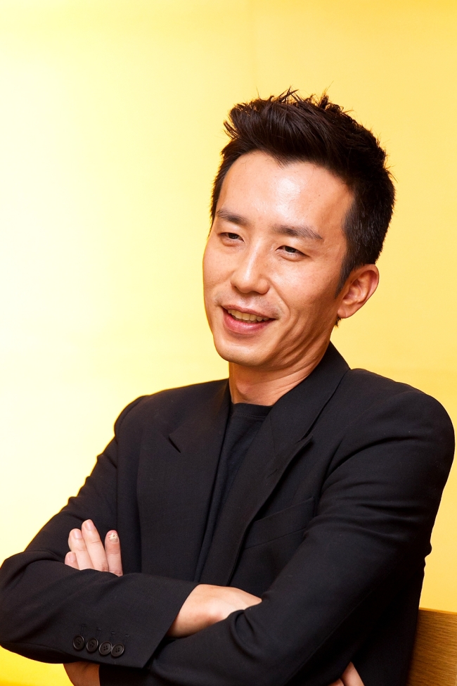 유희열(가수/작곡가/토이)
신동엽과 김구라가 예능MC로 전성기를 맞고 있다. 둘은 지상파, 종편, 케이블에서 맡고 있는 프로그램이 5개가 넘는다. 인기가 있는 예능인도 그 기세를 이어나가기는 어려운 법이다. 하지만 이들은 40대에 접어들어서도 여전히 ‘핫’하다. 지금 두 사람이 인기있는 이유는 간단하다.