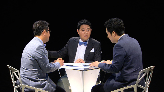 김구라(김현동/MC/개그맨)
신동엽과 김구라가 예능MC로 전성기를 맞고 있다. 둘은 지상파, 종편, 케이블에서 맡고 있는 프로그램이 5개가 넘는다. 인기가 있는 예능인도 그 기세를 이어나가기는 어려운 법이다.