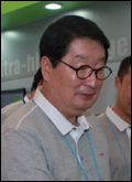 구자엽(기업인/금융인/LS전선대표이사회장)
LS그룹은 주력 계열사들의 연구개발 보고대회 및 전시회인 ‘LS T-Fair 2013’을 경기 안양 소재 LS타워에서 9월 9일부터 10일까지 이틀 간 개최했다.