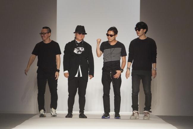 From left: Fashion designers Lee Suk-tae, Choi Bo Ko, Park Youn-soo and Ko Tae-yong appear on the runway following the Concept Korea S/S 2014 fashion show at The Stage at the Lincoln Center, New York, Monday.    Ministry of Culture, Sports and Tourism