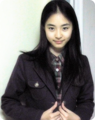 이연희(탤런트/영화배우)
최근 온라인 커뮤니티에는 ‘이연희 데뷔 전’이라는 제목으로 사진이 게재됐다.