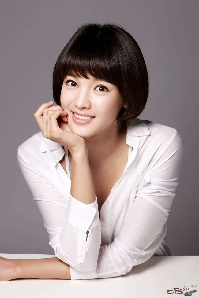 정가은(백성향/탤런트/모델)
배우 정가은이 배호근과의 열애설을 일축, “교제가 아닌 호감을 키워가는 단계”라고 밝혔다.