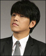 류시원(탤런트/가수/EXRTeam106)
배우 류시원(41)이 부인을 폭행·협박하고 부인 차량에 몰래 위치추적장치를 부착한 혐의로 기소돼 10일 700만원의 벌금형을 선고받았다.