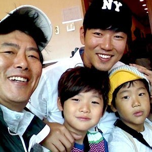 성동일(탤런트/영화배우)성준(화제인물),이종혁(영화배우/탤런트),이준수(화제인물)
이종혁-이준수, 성동일-성준 부자단체샷이 공개돼 화제다.
