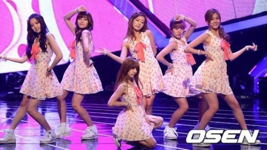 손나은(가수/에이핑크),정은지(가수/탤런트/에이핑크),박초롱(가수/에이핑크),윤보미(가수/에이핑크),김남주(가수/에이핑크),오하영(가수/에이핑크)
에이핑크는 지난달 24일 ‘진짜사나이’ 수도방위사령부(이하 수방사) 녹화 현장을 방문해 위문공연을 펼쳤다. 에이핑크는 ‘노노노’와 ‘마이마이’ 등 3곡을 열창해 장병들의 폭발적인 반응을 이끌어냈다.