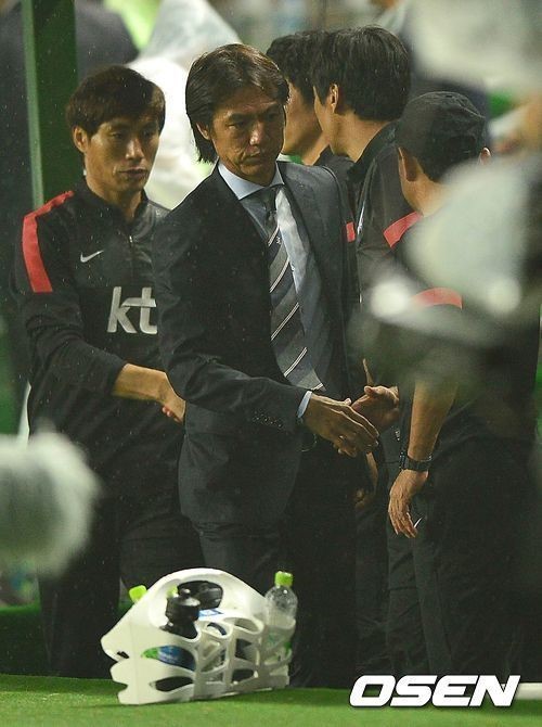 홍명보(축구감독/전축구선수/축구국가대표팀)
‘홍명보호’가 탄생 후 여섯걸음을 걸었다. 1승3무2패. 단 한 번만 넘어지지 않았을 뿐이다. 하지만 홍명보 감독의 말마따나 ‘아직까지는’ 결과보다 과정이 중요하다. 2014 브라질월드컵을 향해 잘 나아가고 있는가에 집중해야 한다. 그런 의미에서 FIFA랭킹 8위의 강호 크로아티아와 맞대결과 아쉬운 패배는 홍명보호에 좋은 예방주사가 됐다.