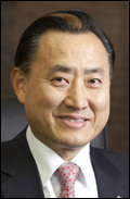 이해선(기업인/CJ오쇼핑대표이사)
거의 1년만에 또 한 번 그의 직관으로 또 하나의 홈쇼핑발(發) 히트 상품이 나올 조짐이다. 지난해 10월엔 철갑상어로 만든 화장품이었다면 이번엔 남미국가 페루의 자생식품 ‘마카’로 만든 건강기능식품 ‘마카도르’로 대박의 준비자세를 취하고 있다.