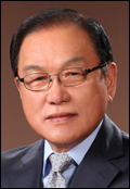 김명환(사회기관단체인/전해군/한국자유총연맹회장)
김명환<사진> 회장이 한국자유총연맹 제14대 회장에 취임했다. 그는 지난 8월20일 연맹 창립 이래 최초의 자유 경선을 통해 당선됐었다.
