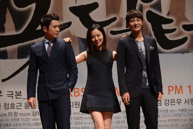 주상욱(탤런트/영화배우),문채원(탤런트/영화배우),주원(문준원/탤런트/뮤지컬배우)
KBS 월화극 ‘굿 닥터’는 주상욱, 문채원, 주원이 환상의 조합을 이루고 있다. 멜로 코드가 가미되면 동성(同性) 2명이 공존하기 어려운 법인데, ‘굿 닥터’는 멜로 감성을 유지하고, 삼각관계에 돌입하면서도 세 사람이 뭉쳐 천하무적의 힘을 발휘하고 있다.