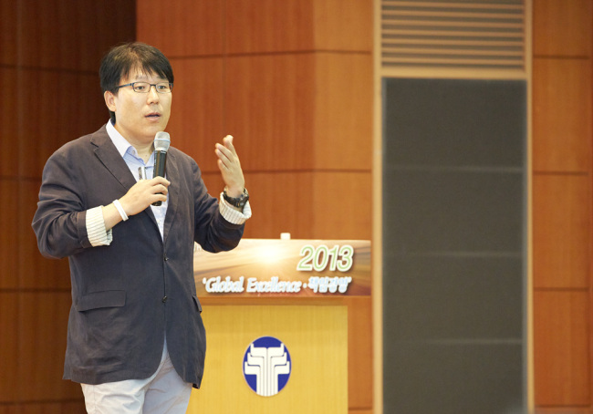 박경철(의사/안동신세계연합클리닉원장)
효성이 신바람 나는 일터를 만들기 위해 외부 전문 강사를 초청해 강연과 토론을 하는 GWP(Great Work Place) 세미나 ‘행복 Talk’를 시작했다고 11일 밝혔다.